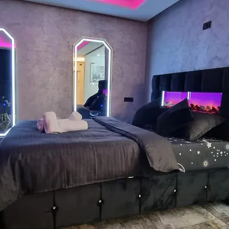 Back To Black Apartamento *