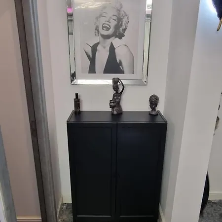 Apartamento Back To Black Bucarest