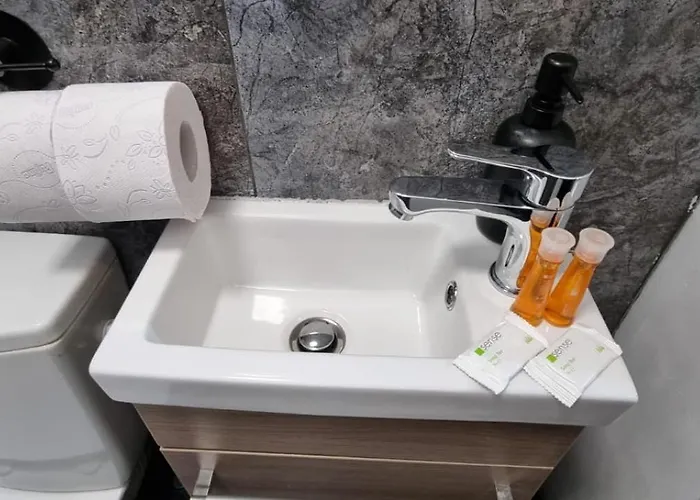 アパート Back To Black