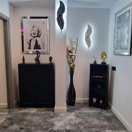 Back To Black Διαμέρισμα *